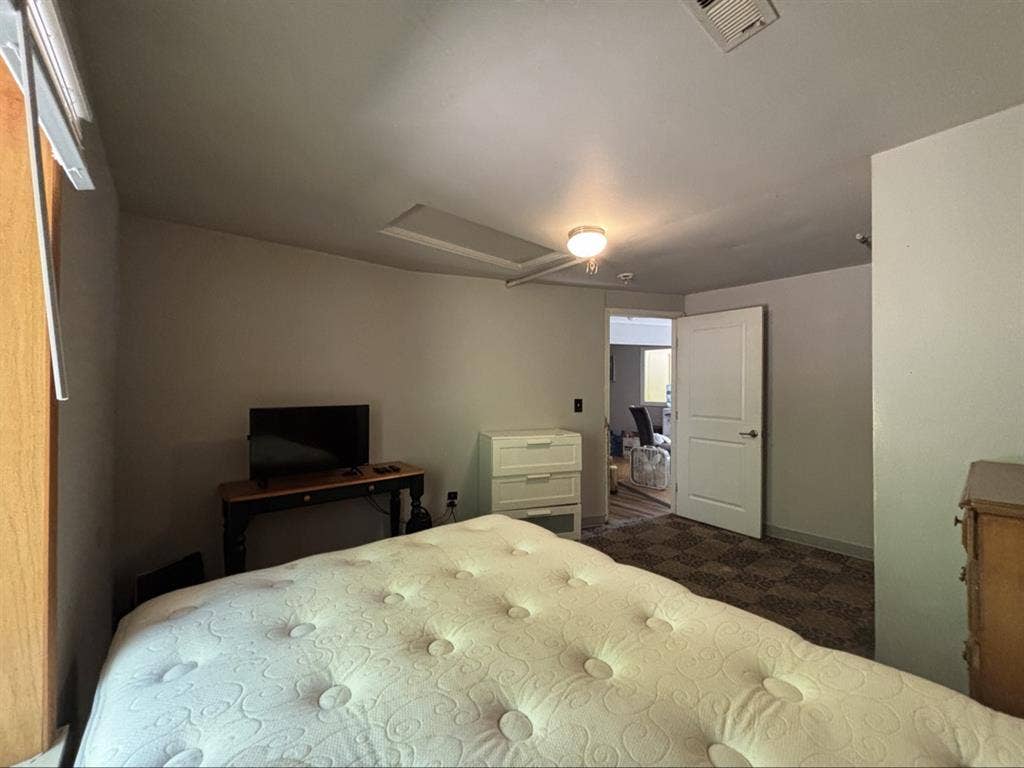 Room for rent to quiet, single male