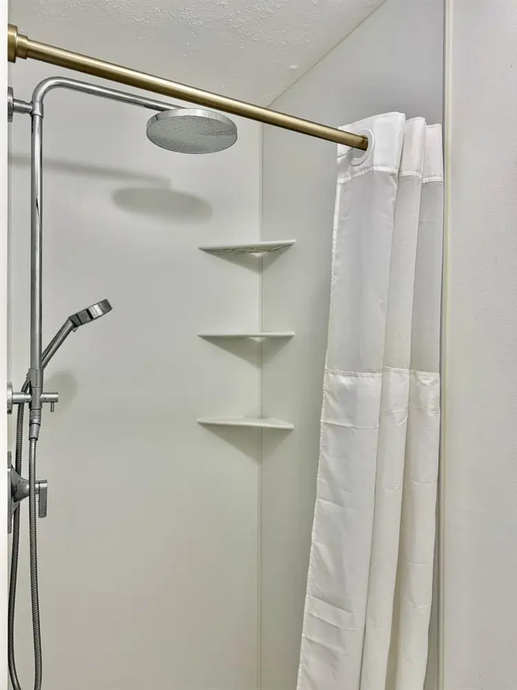 Private Room & Bath (en-suite)