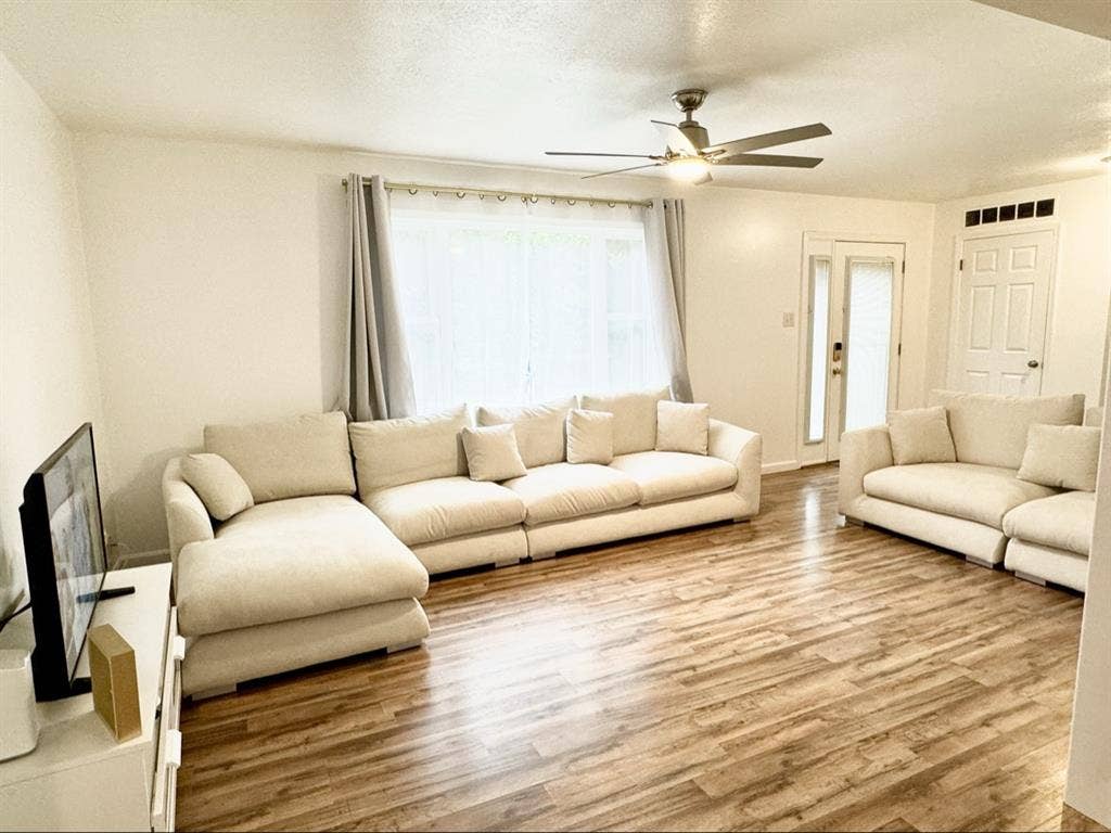 Private Room & Bath (en-suite)