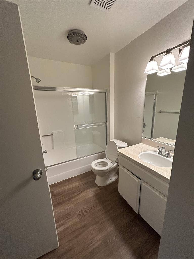 Room with Private Bath in Sawtelle