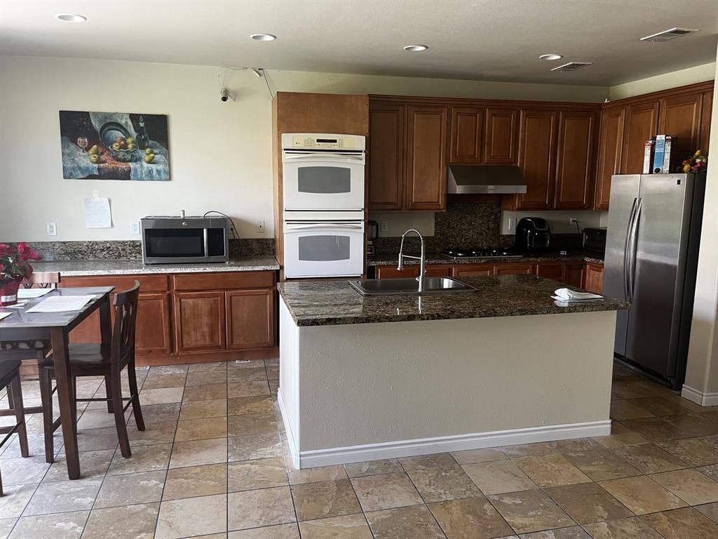 Beautiful clean quiet room for rent