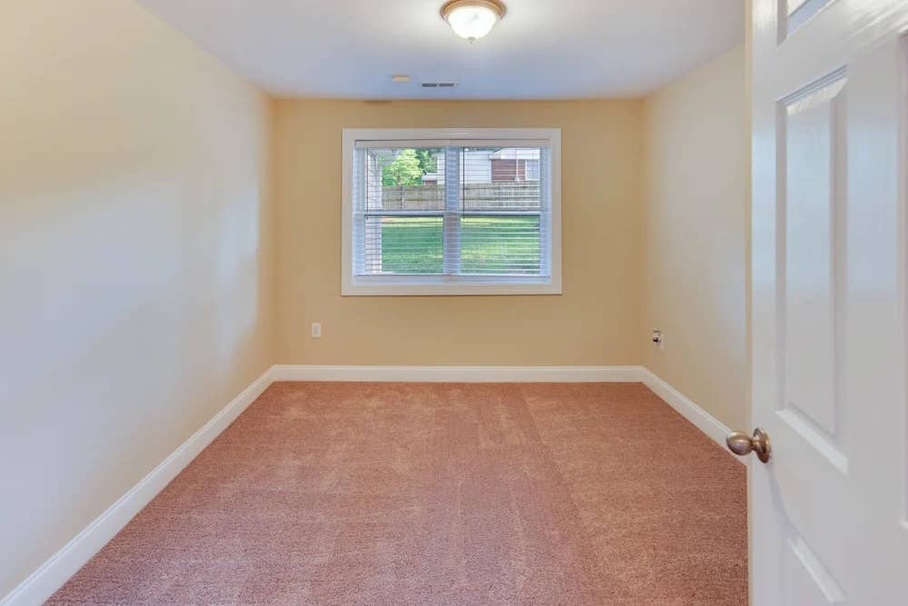 NEW LISTING AVAILABLE FOR RENT