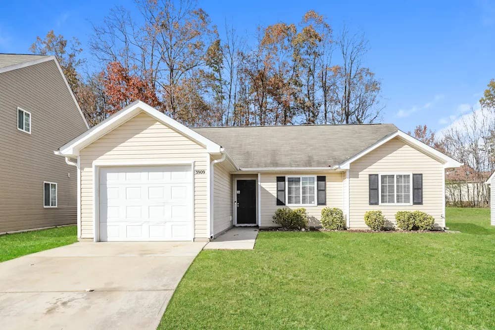 NEW LISTING IS AVAILABLE FOR RENT