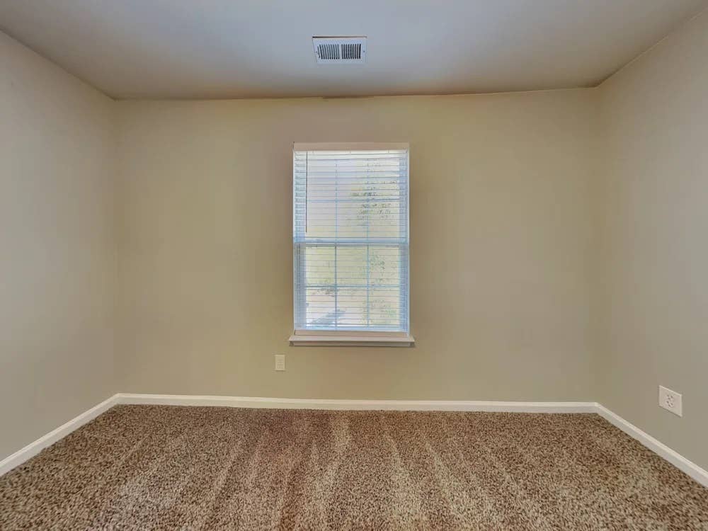 NEW LISTING AVAILABLE FOR RENT