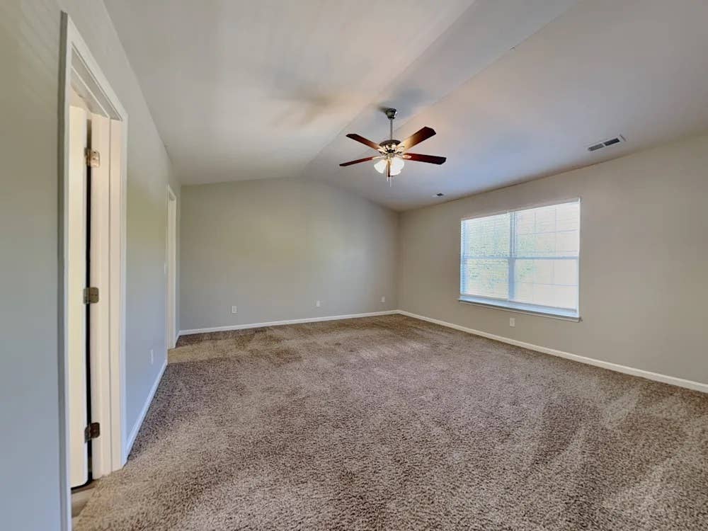 NEW LISTING IS AVAILABLE FOR RENT