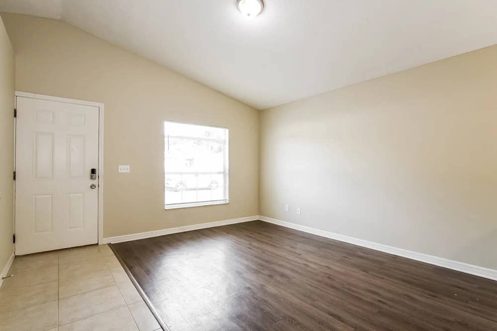 NEW LISTING AVAILABLE FOR RENT