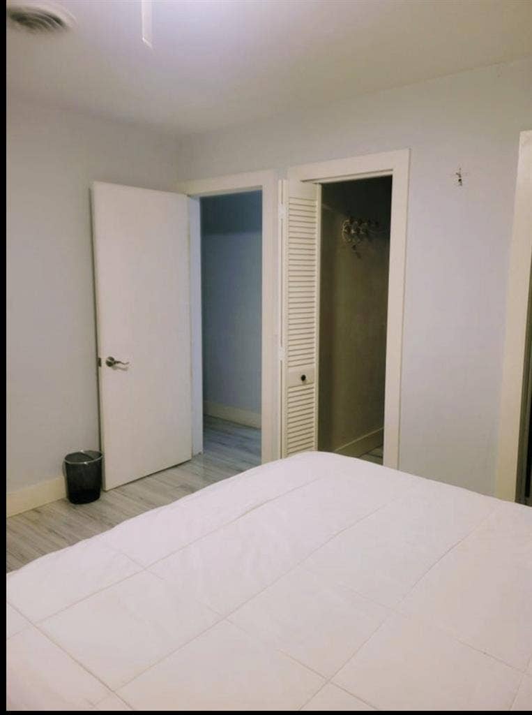 Big room 4 renting in Hollywood