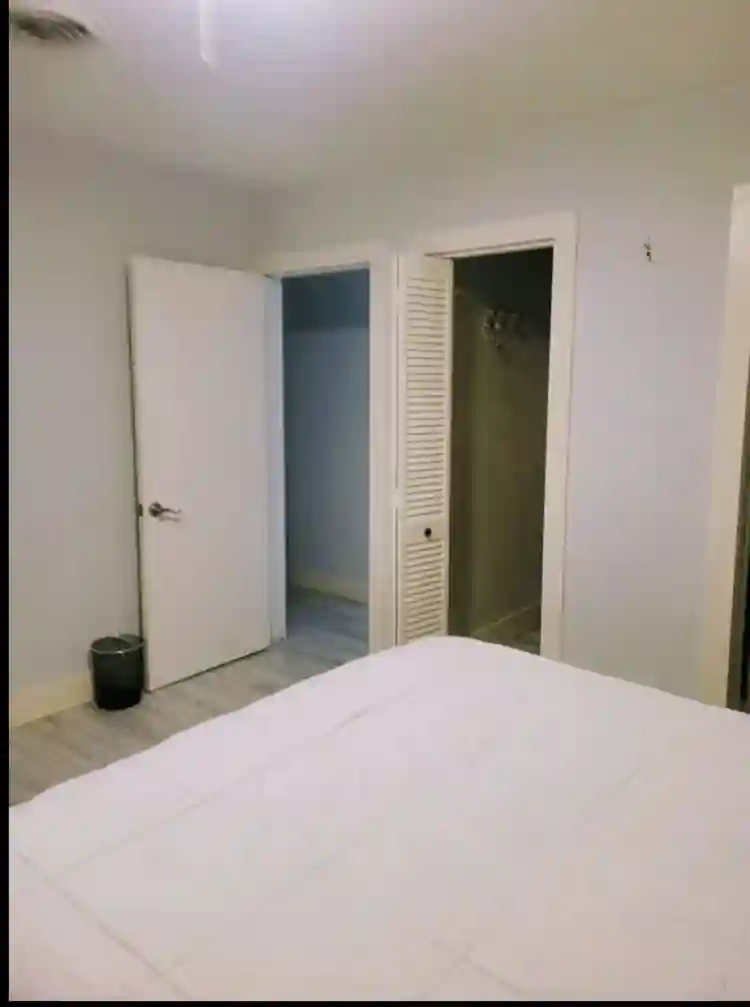 Big room 4 renting in Hollywood