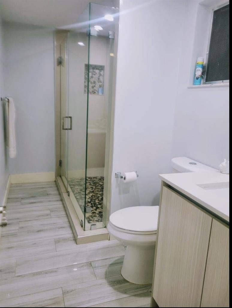 Big room 4 renting in Hollywood