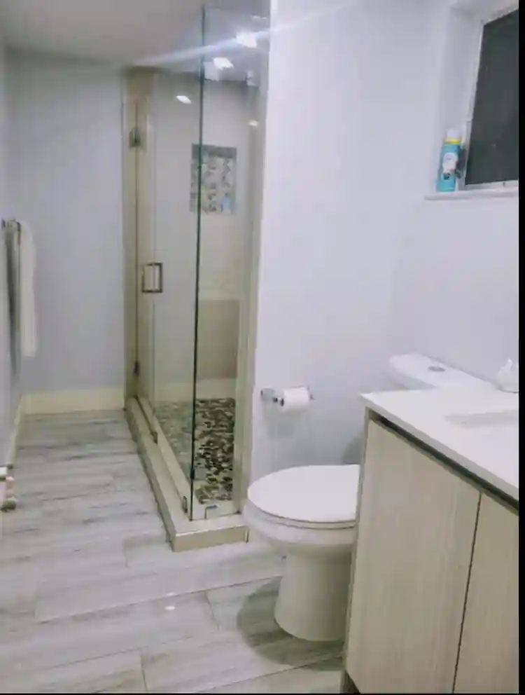 Big room 4 renting in Hollywood