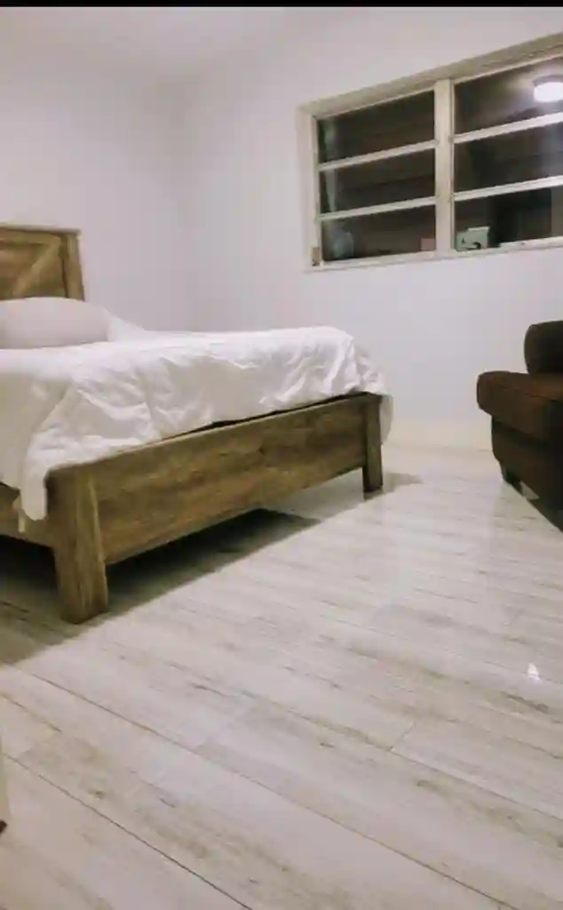 Big room 4 renting in Hollywood