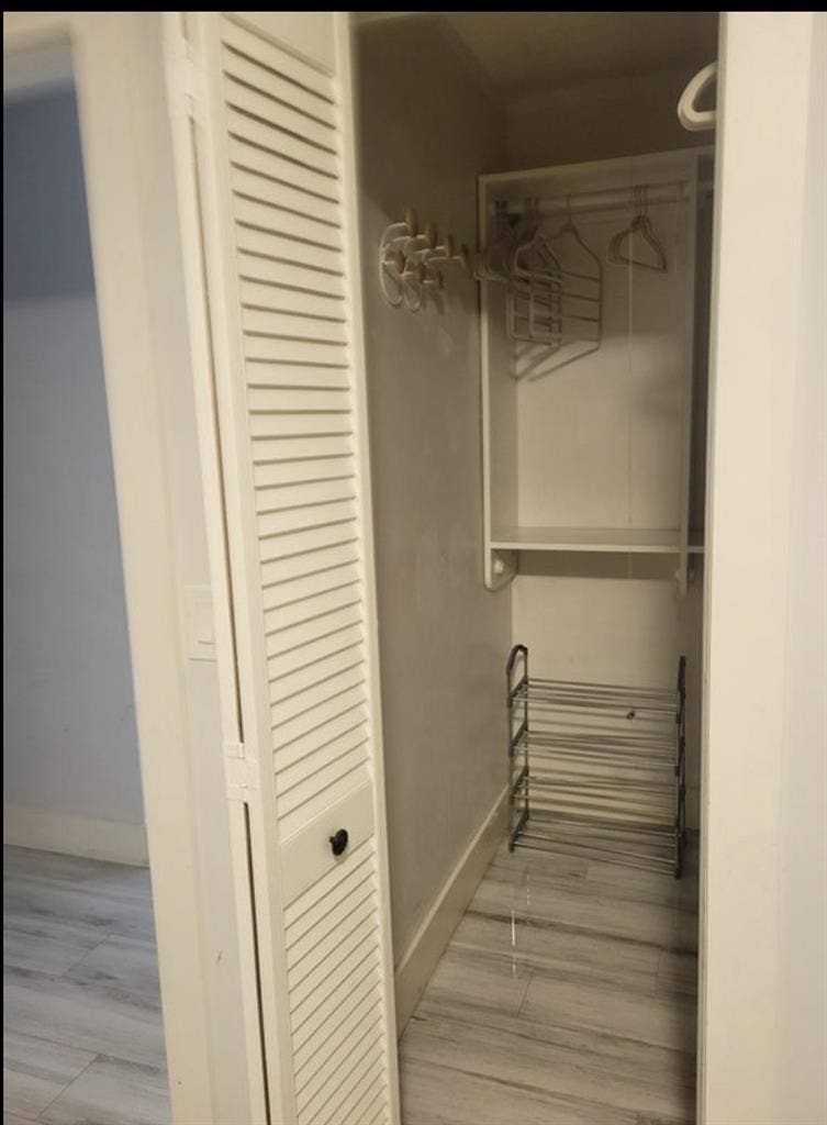 Big room 4 renting in Hollywood