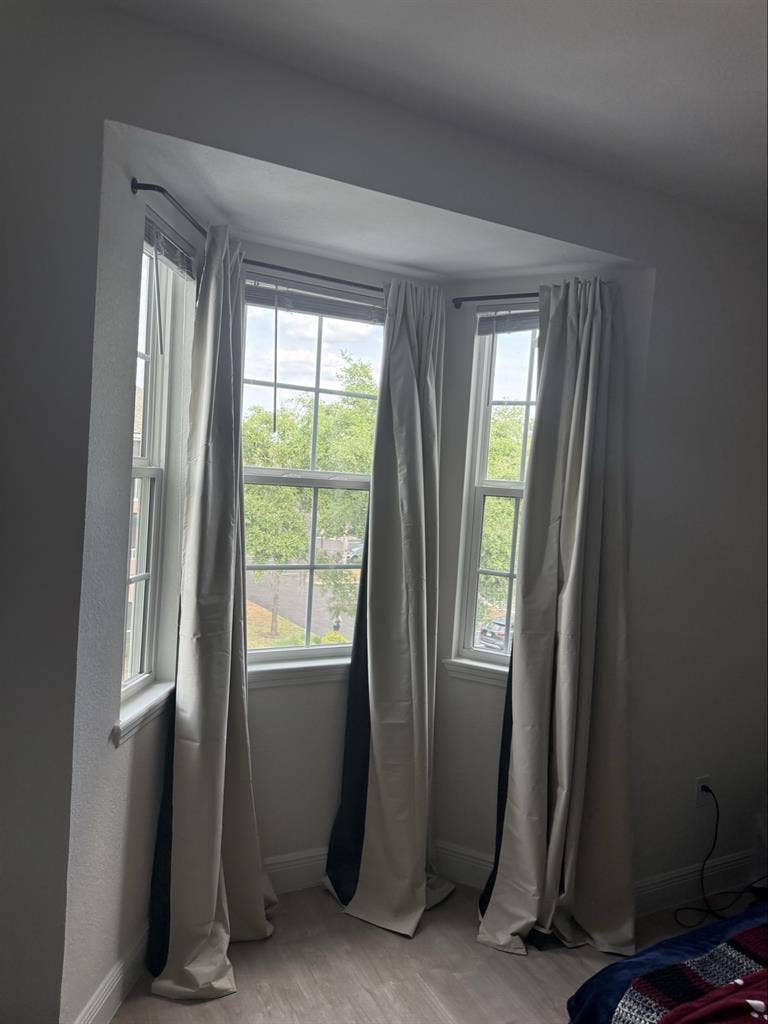 Large bedroom w/ attached bathroom