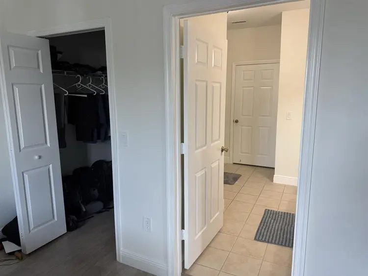 Large bedroom w/ attached bathroom