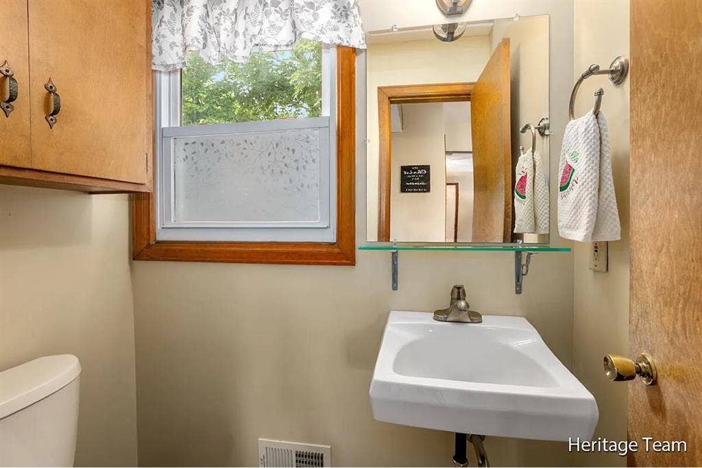 Looking for a Roommate