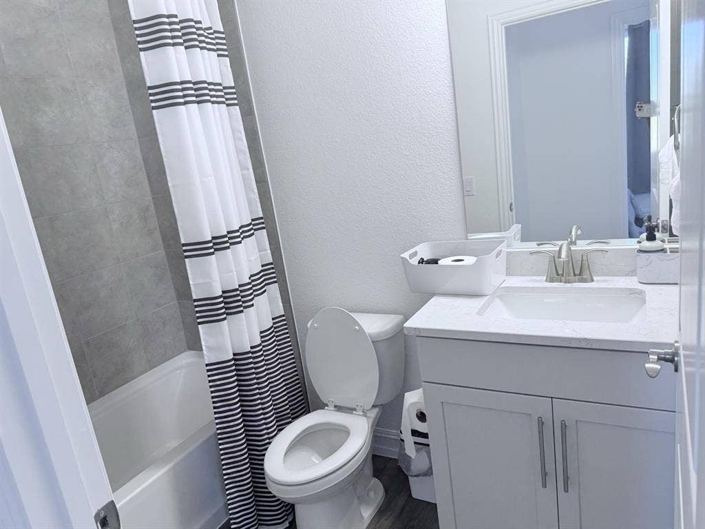 Fully Furnished room w private Bath