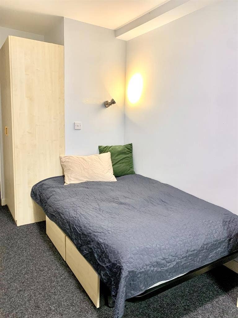 Available room for student