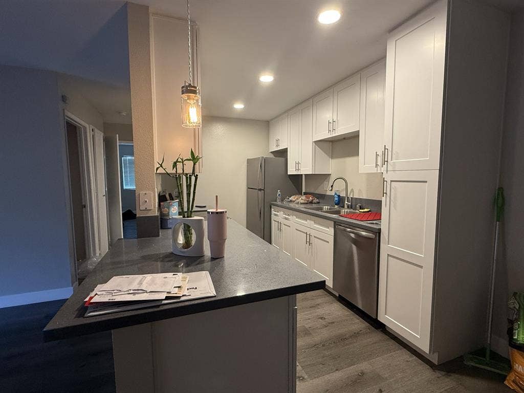 Room &amp; Bath availablee