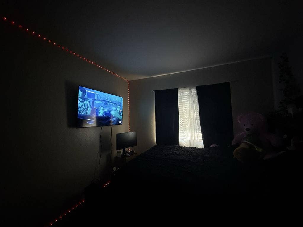 Room &amp; Bath availablee