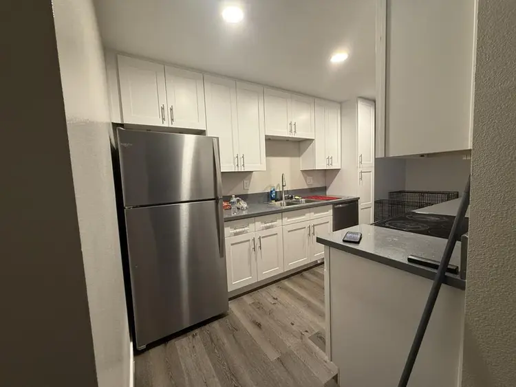 Room & Bath availablee