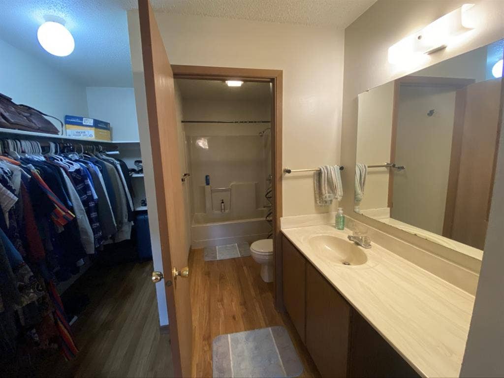 Ten minute walk to the hospital!