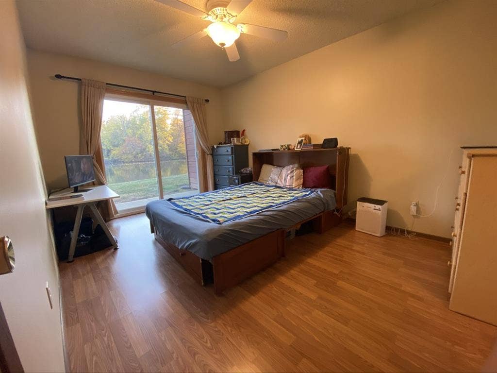 Ten minute walk to the hospital!