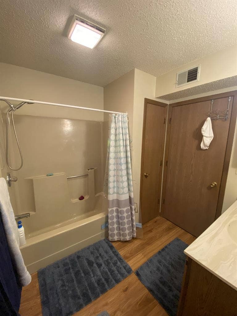 Ten minute walk to the hospital!