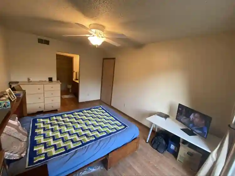 Ten minute walk to the hospital!