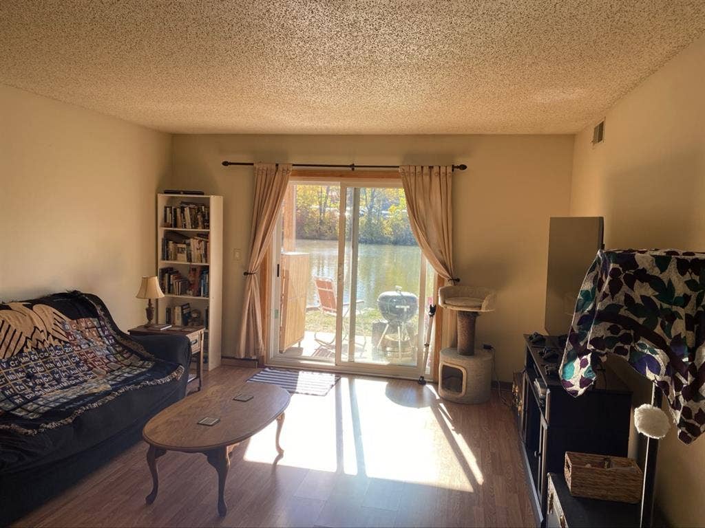 Ten minute walk to the hospital!