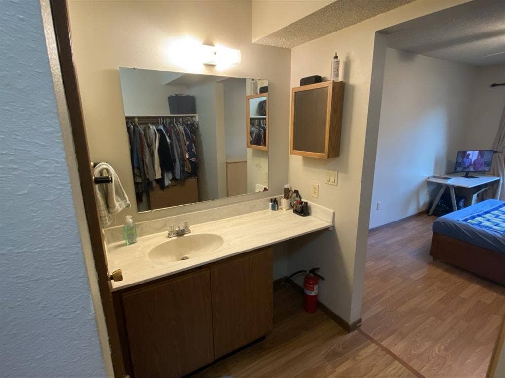 Ten minute walk to the hospital!