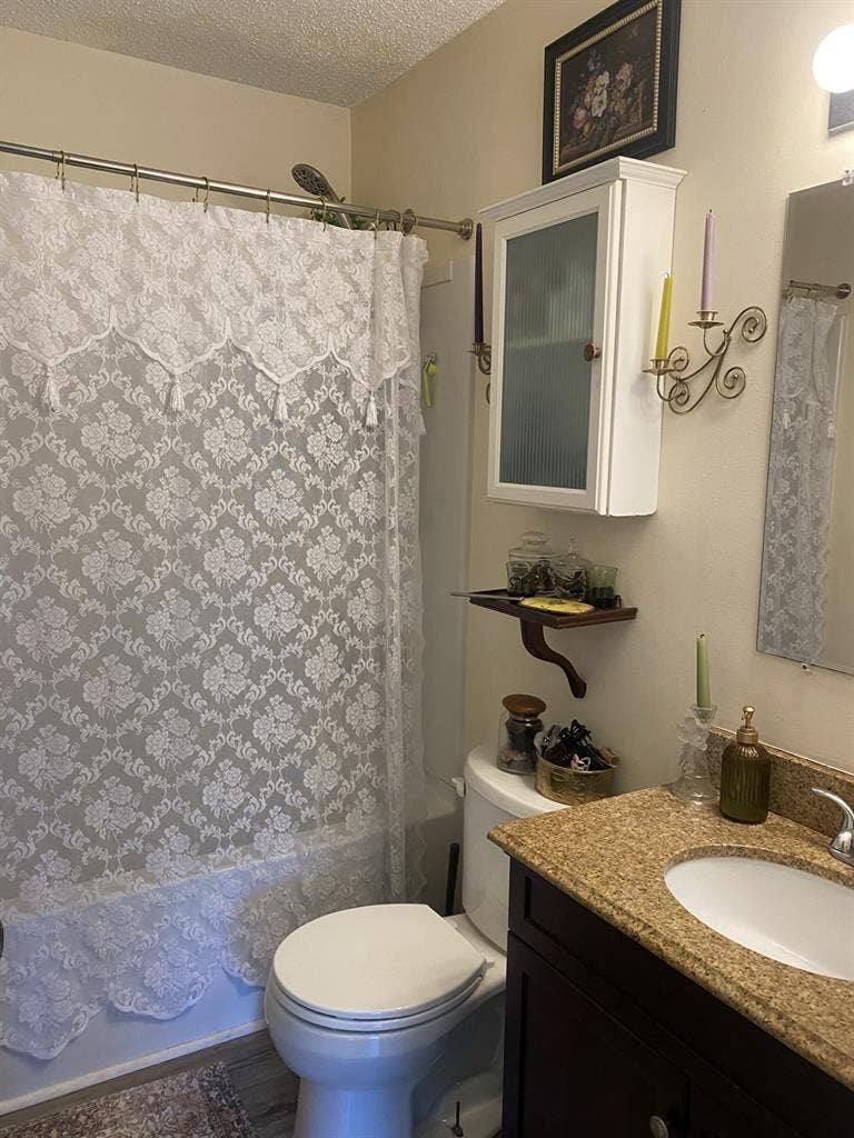 ROOM IN 2BR APT OPENING UP JAN 1ST