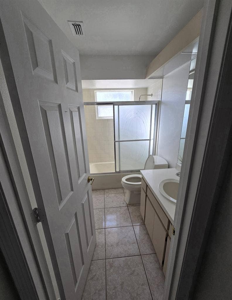 Room near the UTC Mall