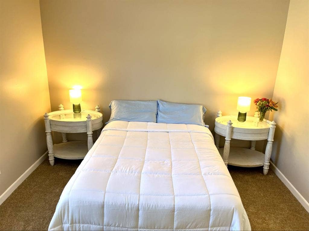 Room with Shared Bath Near Marta