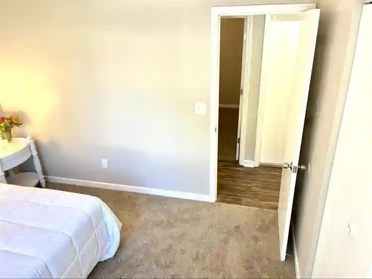 Room with Shared Bath Near Marta