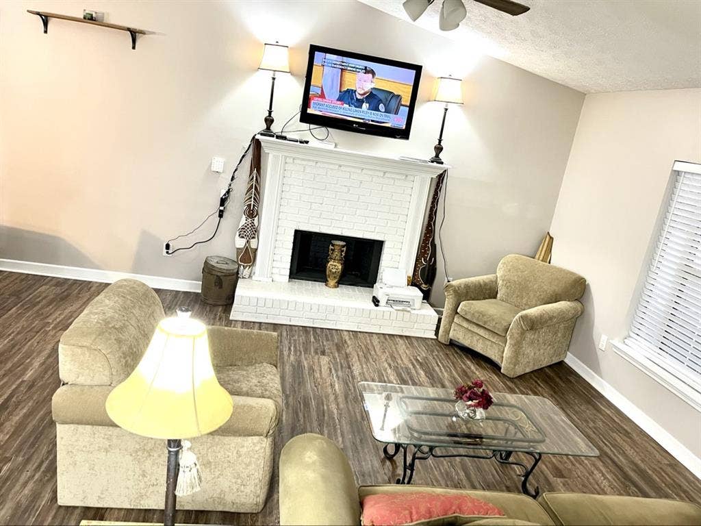 Room with Shared Bath Near Marta