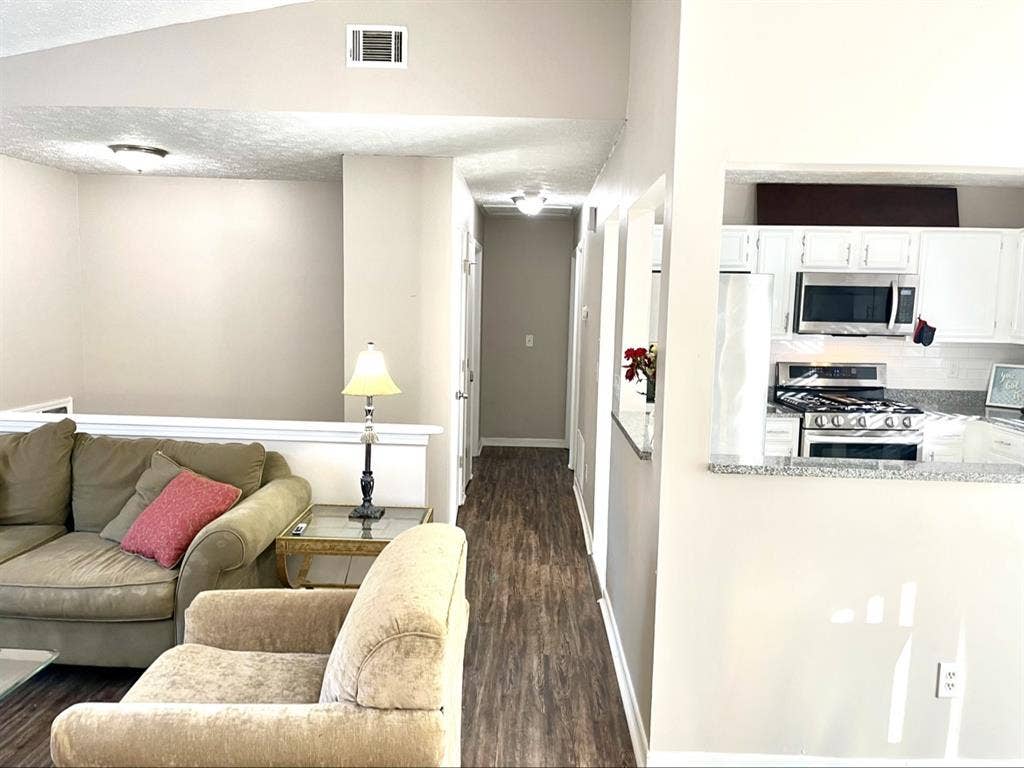 Room with Shared Bath Near Marta