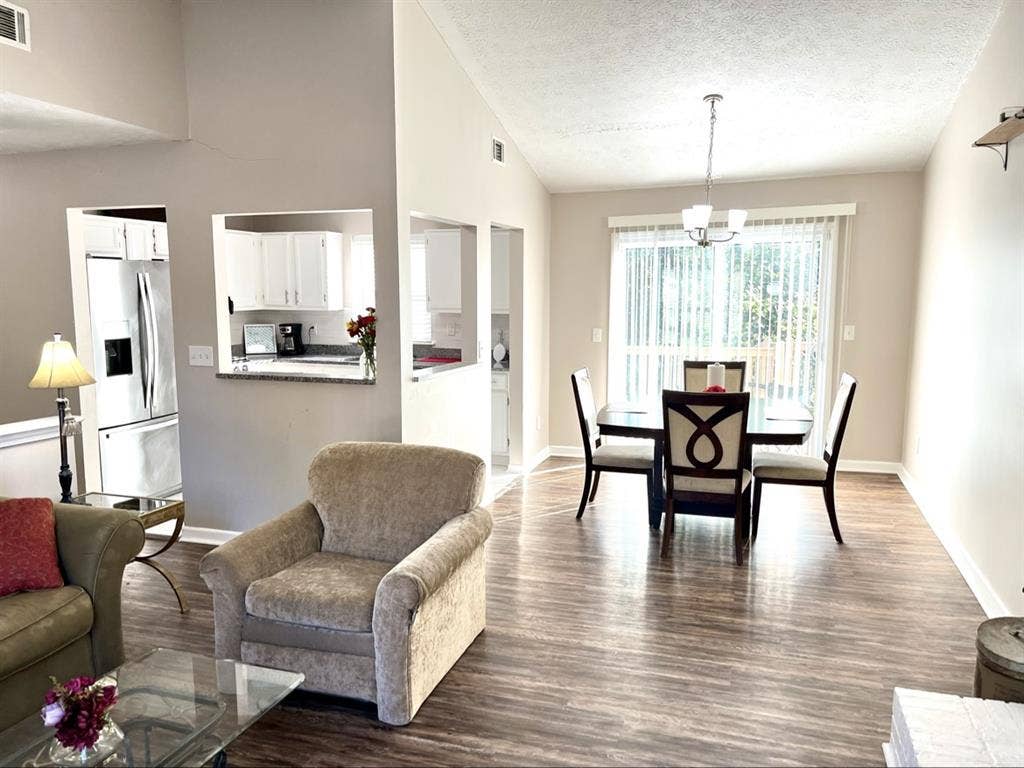 Room with Shared Bath Near Marta