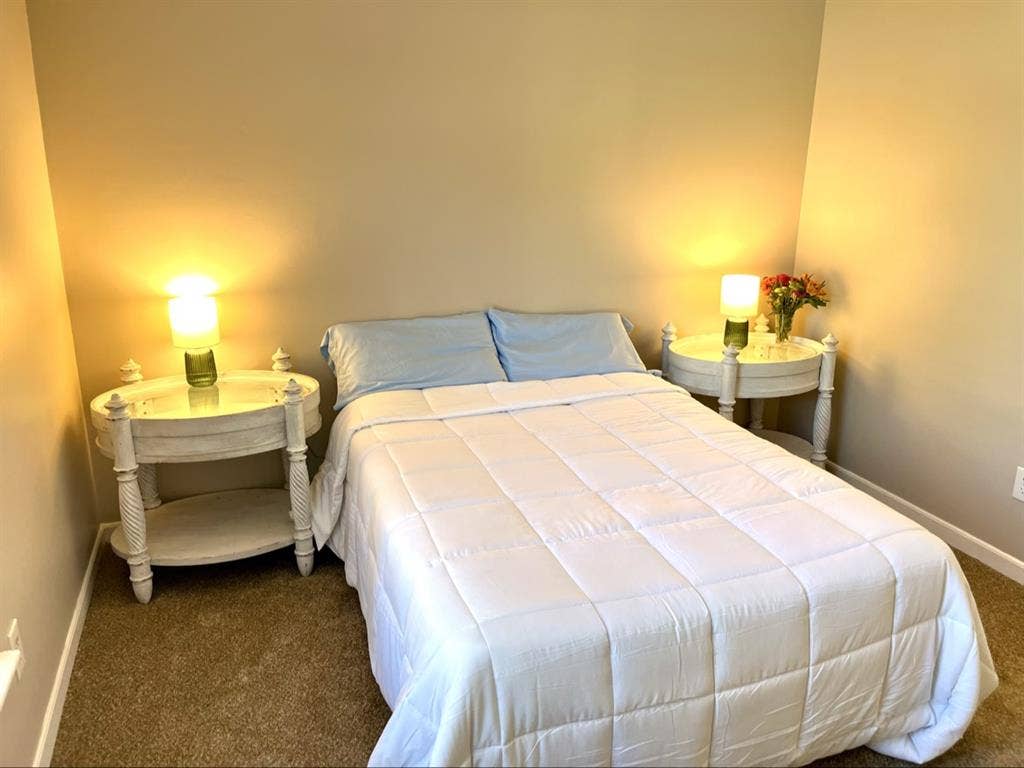 Room with Shared Bath Near Marta