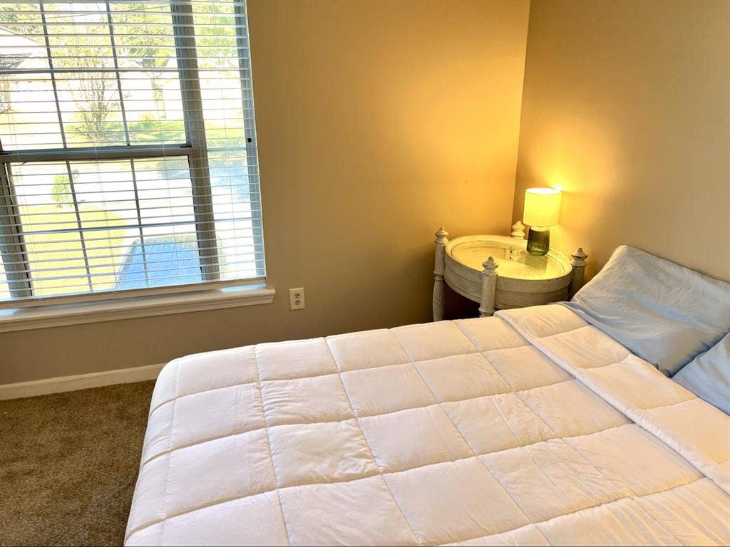 Room with Shared Bath Near Marta