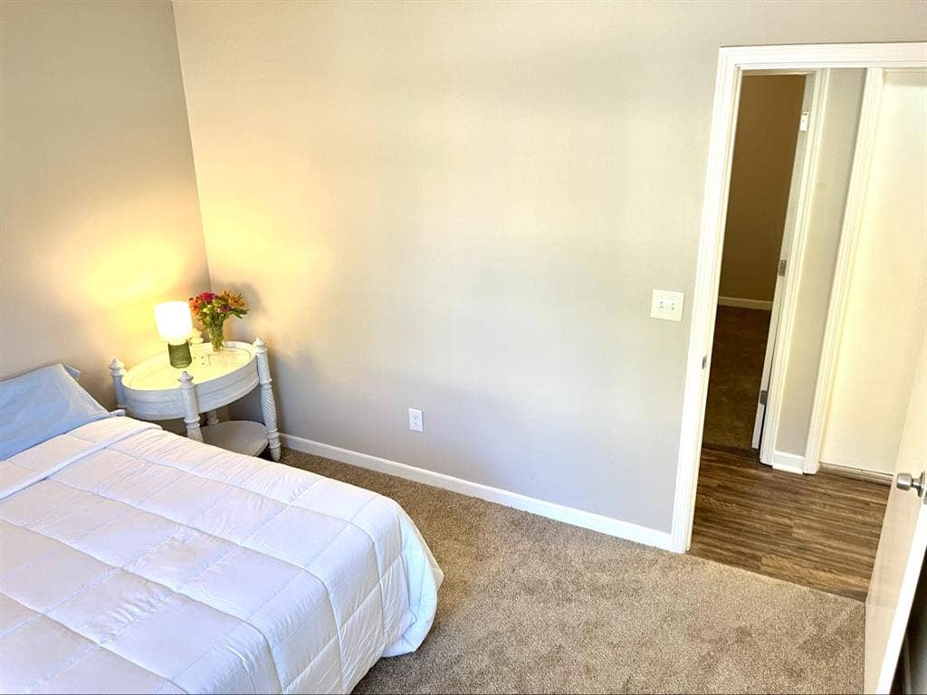 Room with Shared Bath Near Marta