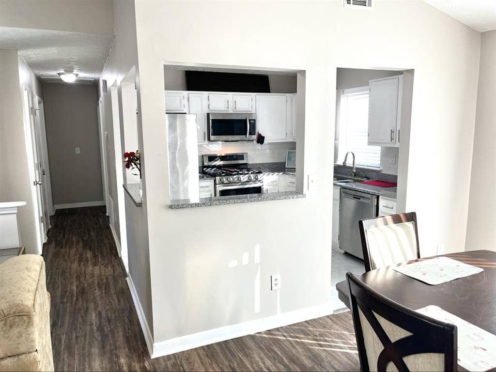 Room with Shared Bath Near Marta