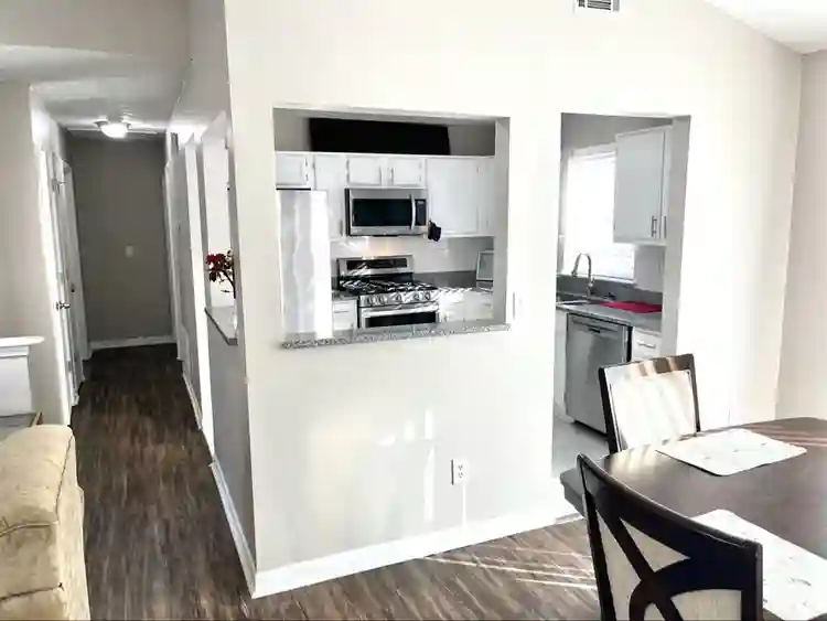 Room with Shared Bath Near Marta