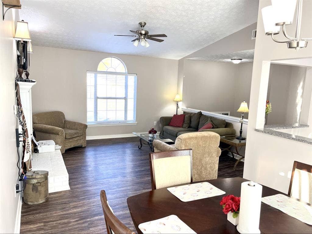 Room with Shared Bath Next To Marta