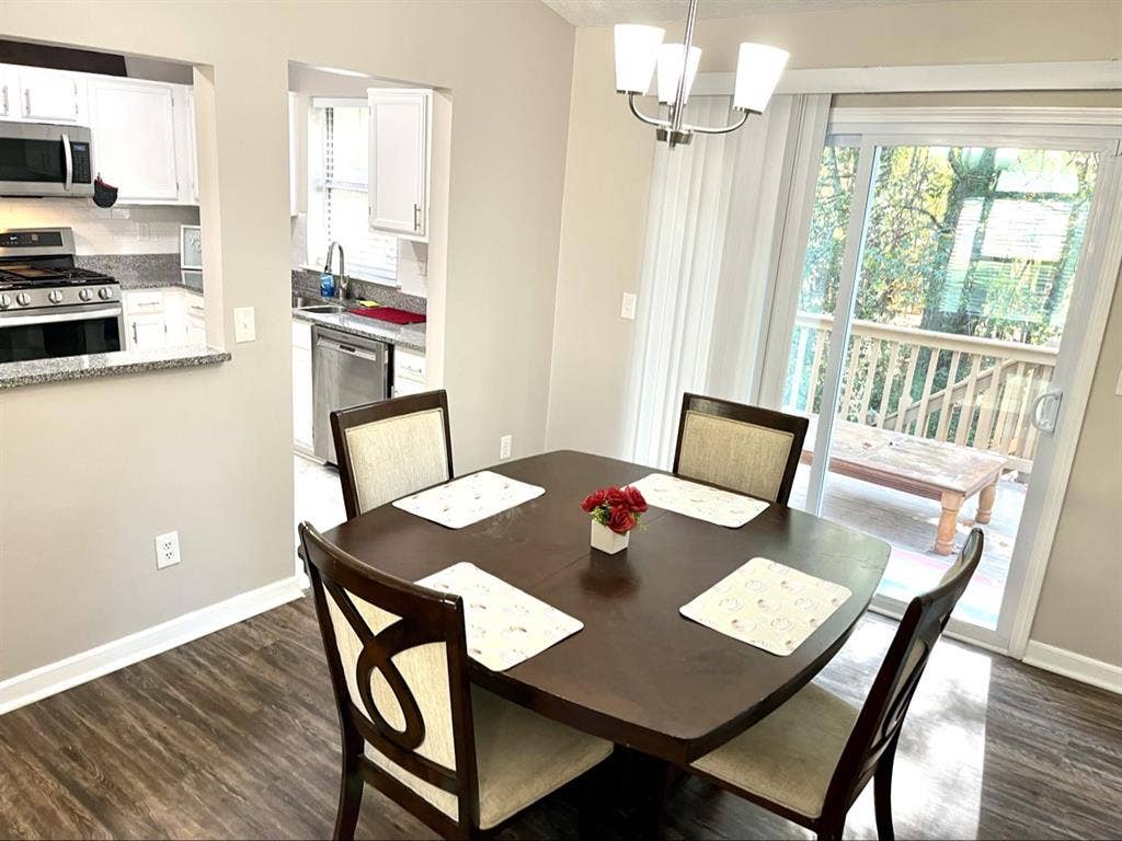 Room with Shared Bath Next To Marta