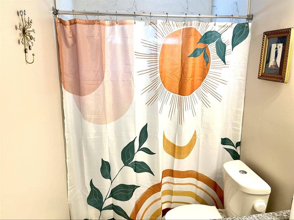 Room with Shared Bath Next To Marta