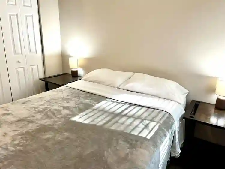 Room with Shared Bath Next To Marta