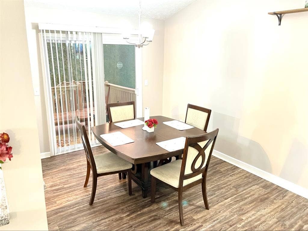 Room with Shared Bath Next To Marta