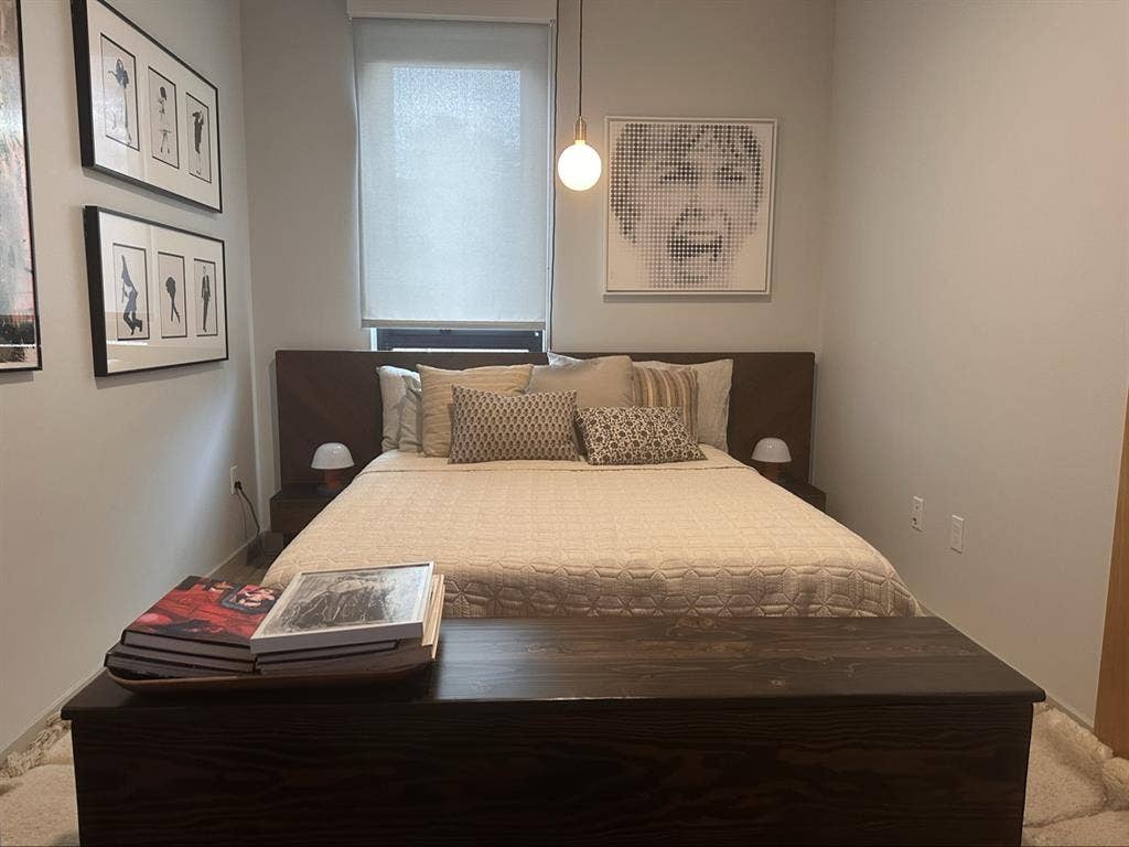 LOWER QUEEN ANNE ISO MALE ROOMATE