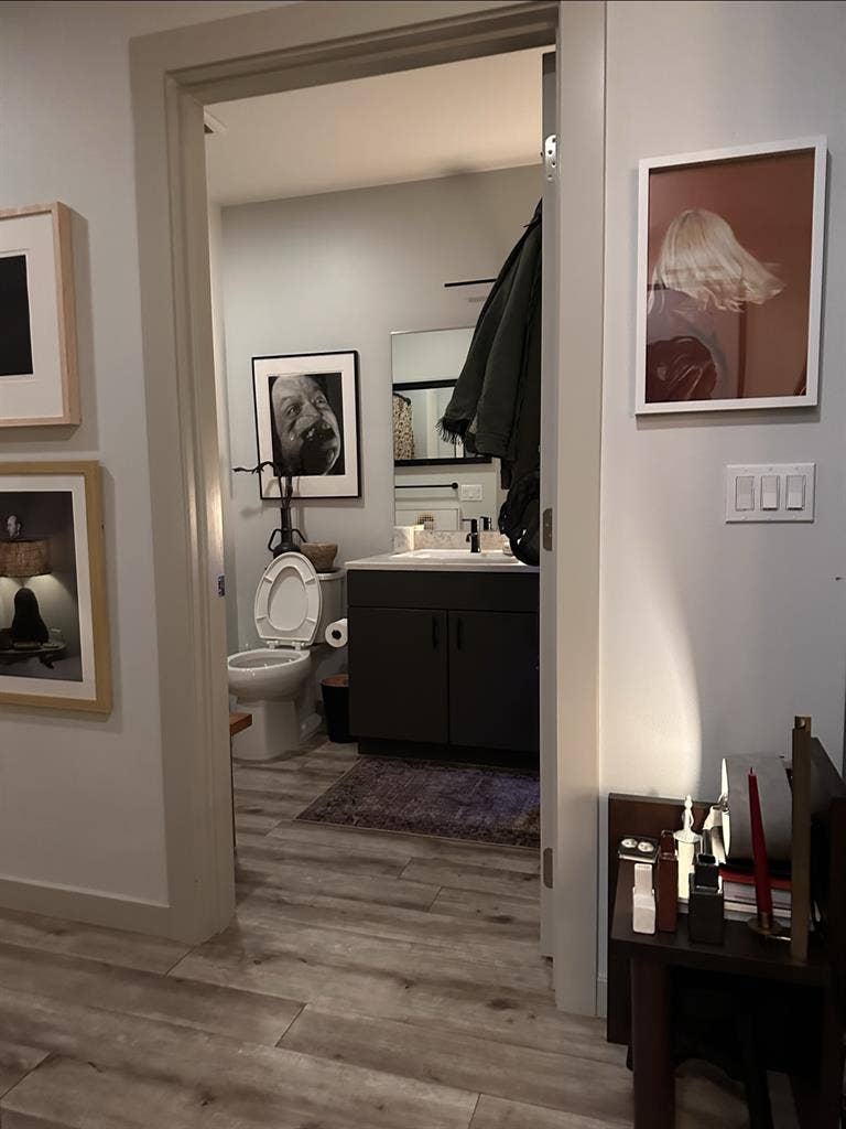 LOWER QUEEN ANNE ISO MALE ROOMATE