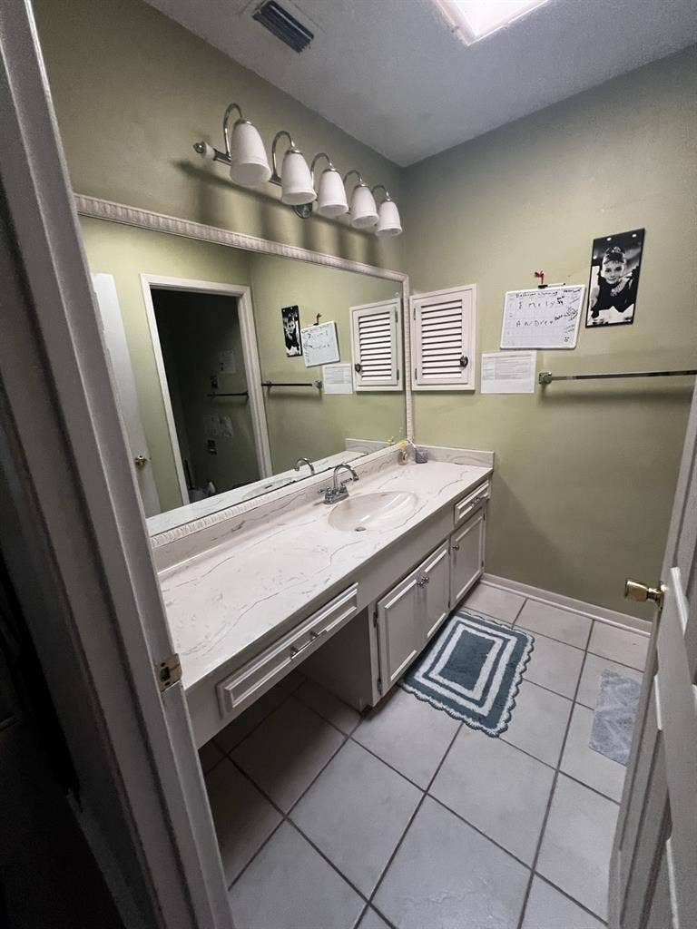 Room furnished rent  female rent